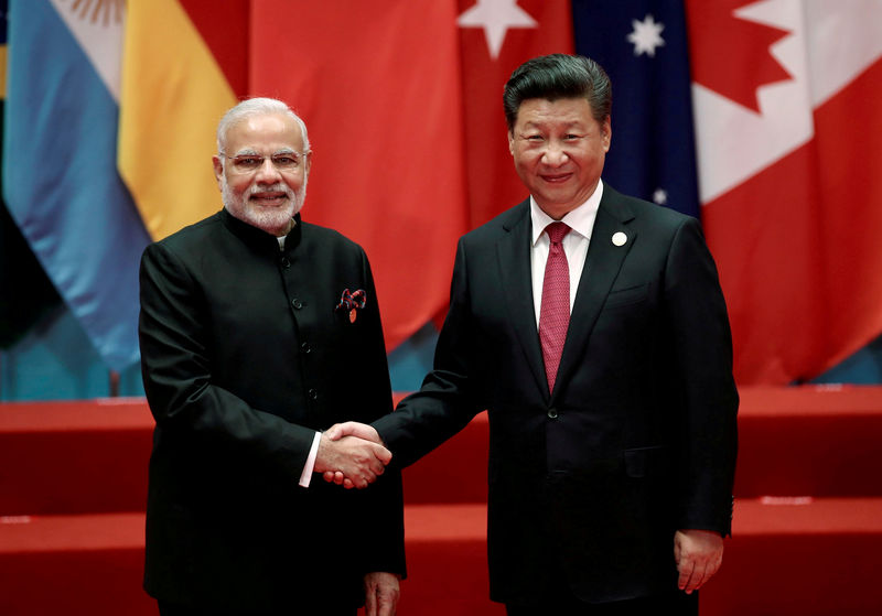 © Reuters. FILE PHOTO: Chinese President Xi Jinping shakes hands with Indian PM Modi during the G20 Summit in Hangzhou