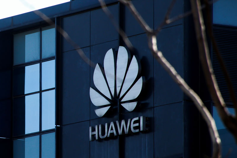 © Reuters. The company logo is seen at the office of Huawei in Beijing