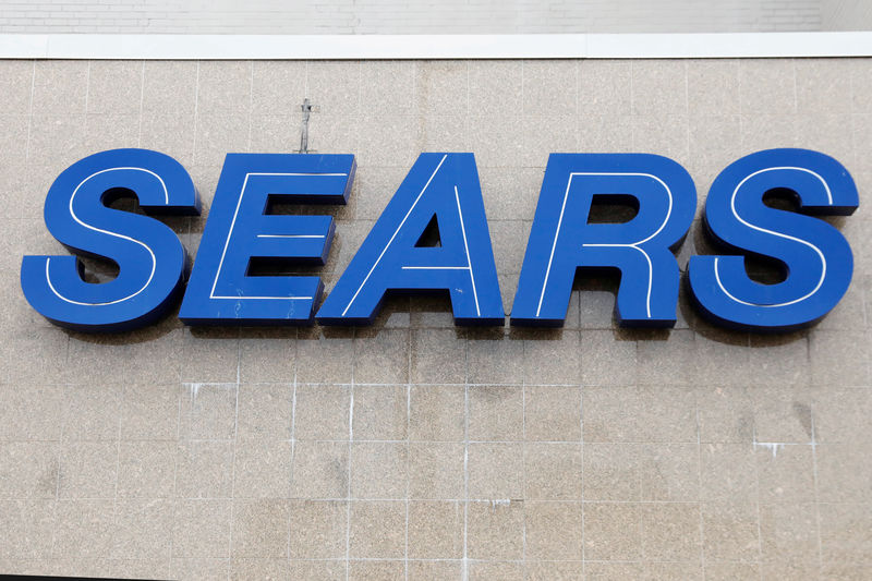 © Reuters. FILE PHOTO: The Sears logo is seen outside a store in Brooklyn, New York