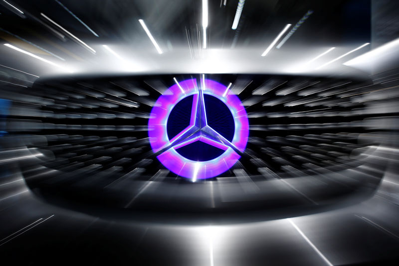 © Reuters. An illuminated logo of Mercedes is seen on the Mercedes-Benz F105 at an exhibition before the Daimler annual shareholder meeting in Berlin