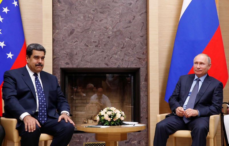 © Reuters. Russian President Putin meets with his Venezuelan counterpart Maduro outside Moscow