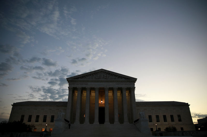 © Reuters. The exterior of the U.S. Supreme Court building in Washington