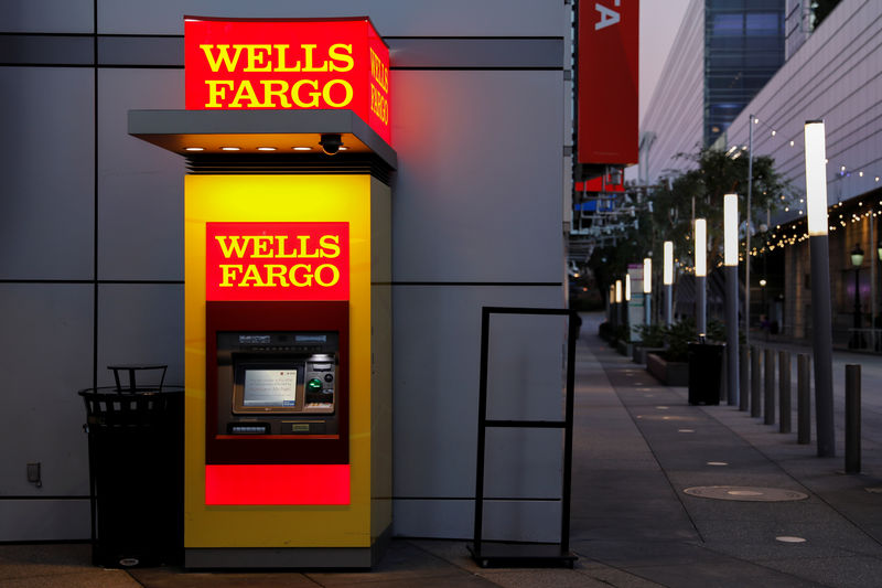 © Reuters. A Wells Fargo ATM machine is shown in Los Angeles, California