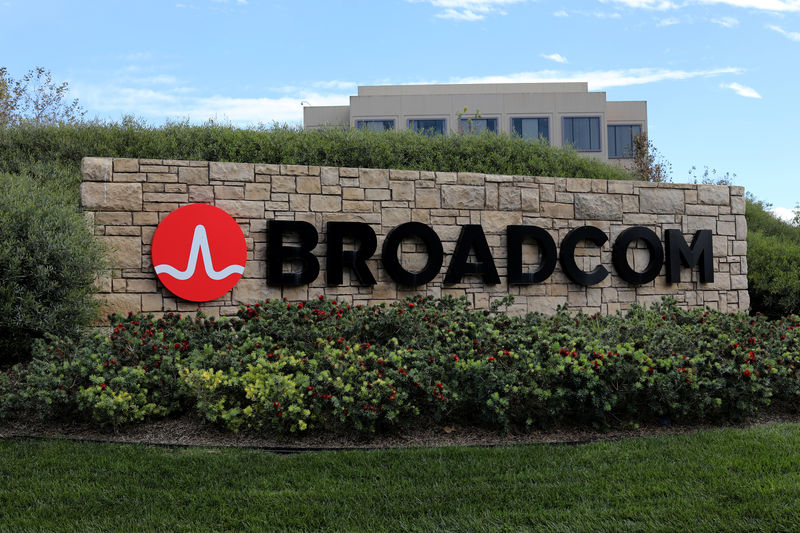 © Reuters. A sign to the campus offices of chip maker Broadcom Ltd, who announced on Monday an unsolicited bid to buy peer Qualcomm Inc for $103 billion, is shown in Irvine, California