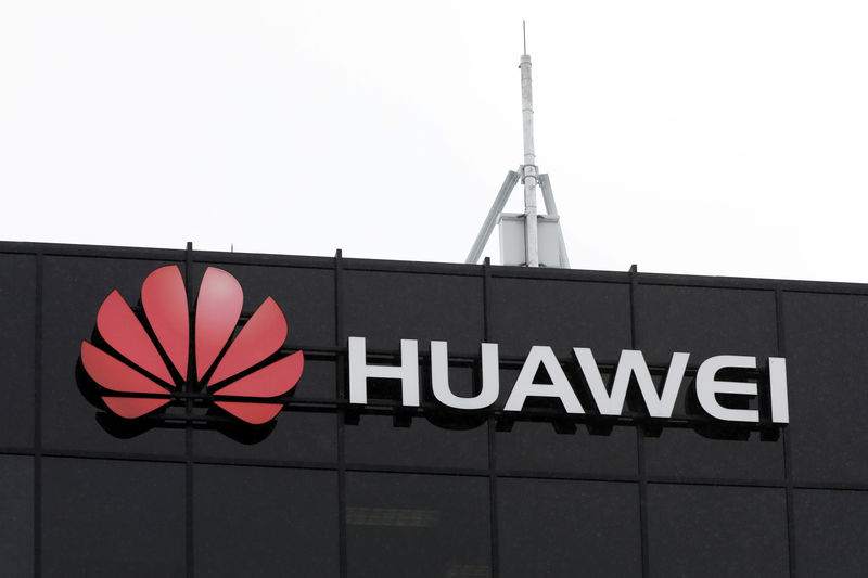 © Reuters. The Huawei logo is pictured outside their research facility in Ottawa