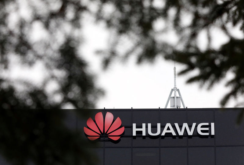 © Reuters. The Huawei logo is pictured outside their research facility in Ottawa