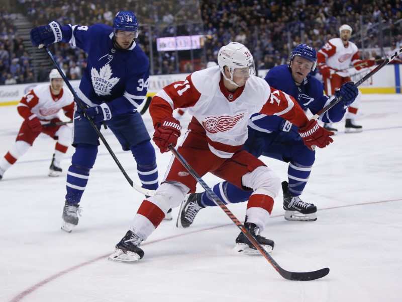 © Reuters. NHL: Detroit Red Wings at Toronto Maple Leafs