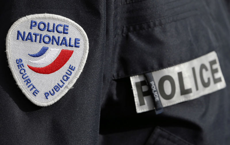 © Reuters. POLICIER BLESSÉ EN MARGE D'UNE MANIFESTATION DE LYCÉENS