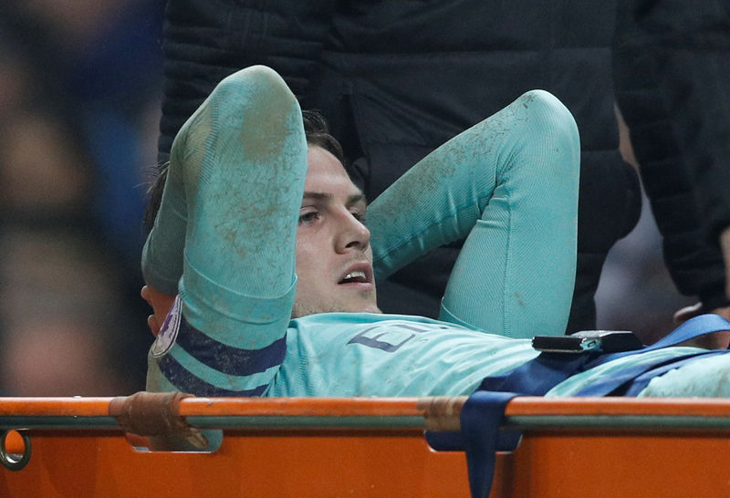 © Reuters. هولدينج مدافع أرسنال يغيب لمدة طويلة بسبب إصابة بالركبة