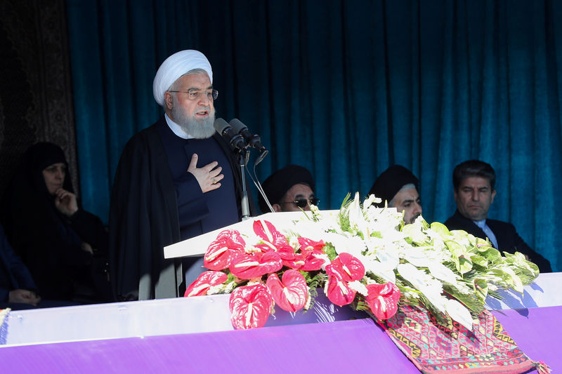 © Reuters. روحاني يتوقع "طوفانا" من المخدرات واللاجئين والهجمات إذا أضرت العقوبات بإيران