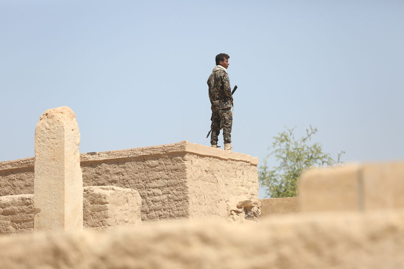 © Reuters. Pro-government soldier stands guard at a historical site in the northern city of Marib, Yemen