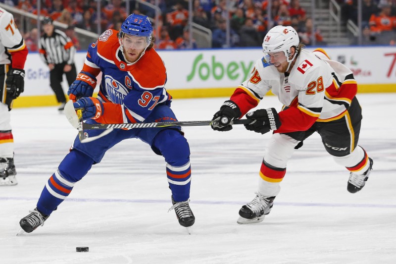 © Reuters. NHL: Calgary Flames at Edmonton Oilers