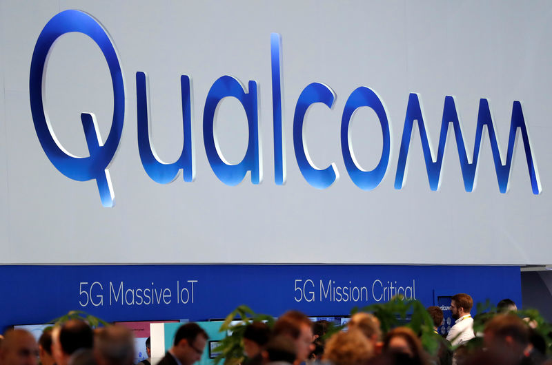© Reuters. FILE PHOTO: The logo of Qualcomm is seen during the Mobile World Congress in Barcelona