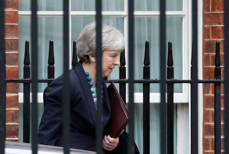 © Reuters. May podría cancelar la votación parlamentaria sobre su acuerdo del Brexit