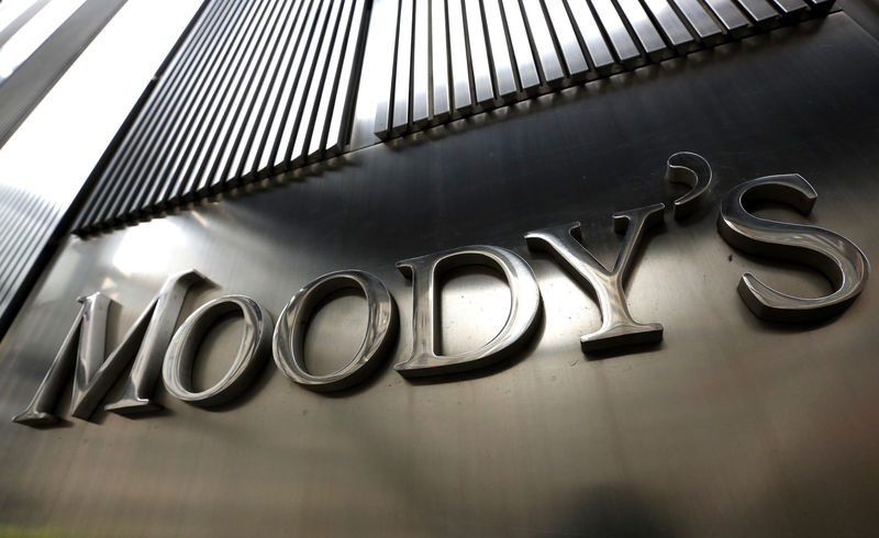 © Reuters. Логотип Moody's на здании штаб-квартиры компании в Нью-Йорке