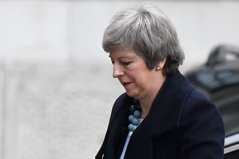 © Reuters. May dice que retrasará el voto del Parlamento sobre el Brexit