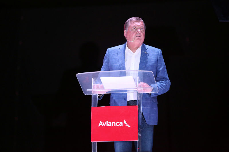 © Reuters. FILE PHOTO: Hernan Rincon, executive president and CEO of AVIANCA Holdings S.A., speaks during a news conference at Monsignor Oscar Arnulfo Romero International Airport in San Luis Talpa