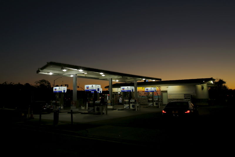 © Reuters. A Chevron gas station is seen in Cardiff, California