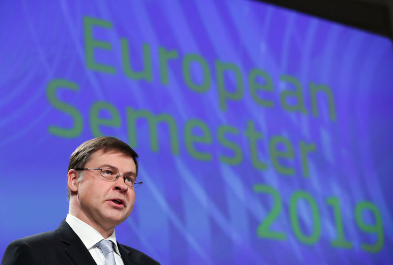 © Reuters. European Commission Vice-President Valdis Dombrovskis attends a news conference in Brussels