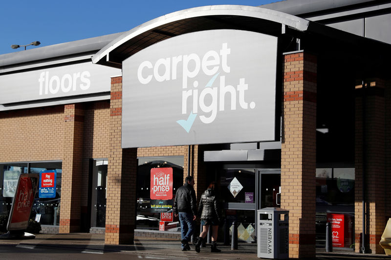 © Reuters. Customers enter a Carpetright store in Derby