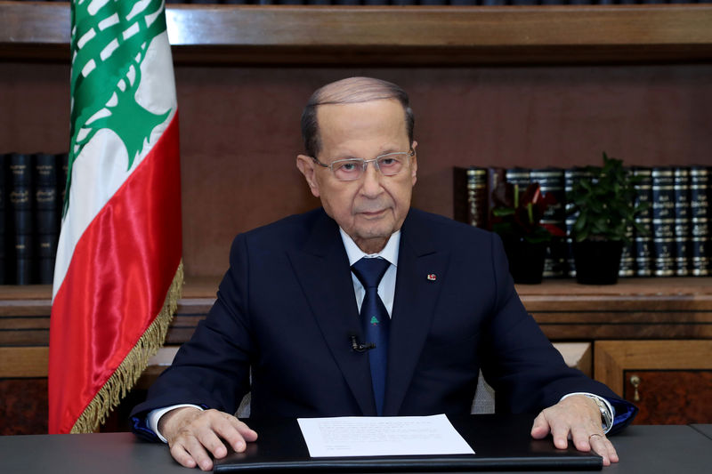 © Reuters. Lebanese President Michel Aoun talks on the eve of the country's 75th independence day at the presidential palace in Baabda