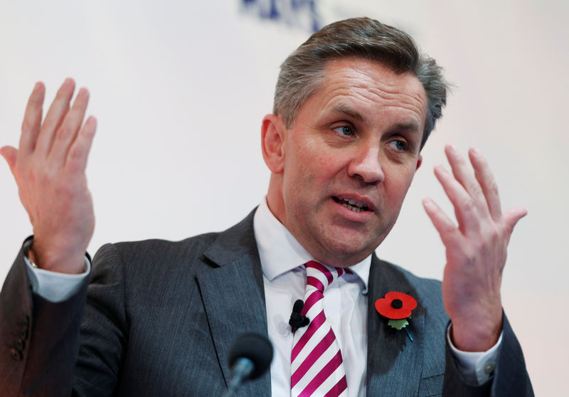 © Reuters. FILE PHOTO: Justin King, former Sainsbury's Chief Executive who has just accepted a role on the board of M&S, speaks at the annual Confederation of British Industry (CBI) conference in central London