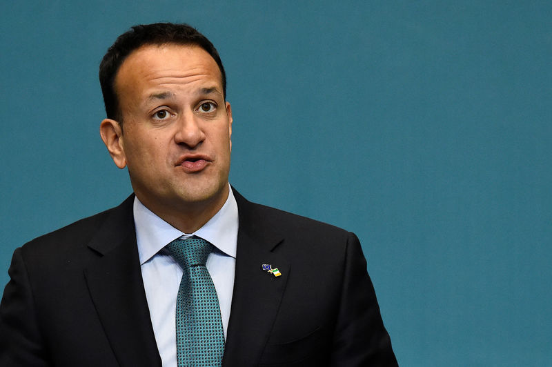 © Reuters. Ireland's Taoiseach Varadkar makes a statement at Government Buildings in Dublin