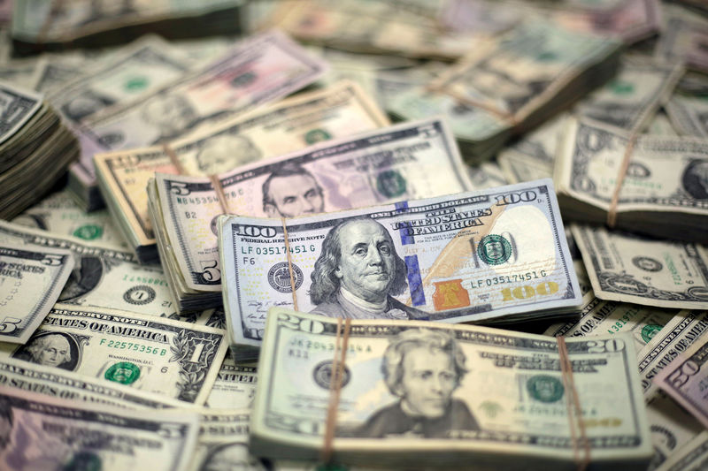 © Reuters. FILE PHOTO: U.S. Dollar banknotes are seen in this photo illustration