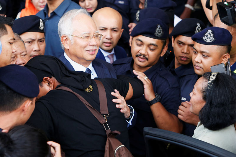 © Reuters. FILE PHOTO:  Malaysia's former Prime Minister Najib Razak leaves a court in Kuala Lumpur