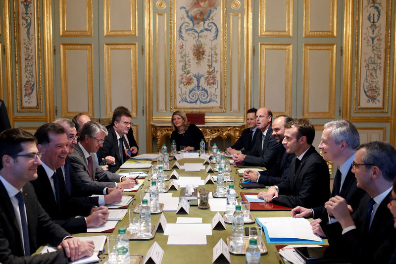 © Reuters. France's President Emmanuel Macron meets with with the representatives of the banking sector in Paris
