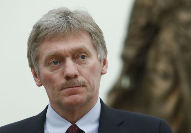 © Reuters. FILE PHOTO:  Kremlin spokesman Dmitry Peskov attends a meeting of Russian President Vladimir Putin with Qatar's Emir Sheikh Tamim bin Hamad al-Thani at the Kremlin in Moscow