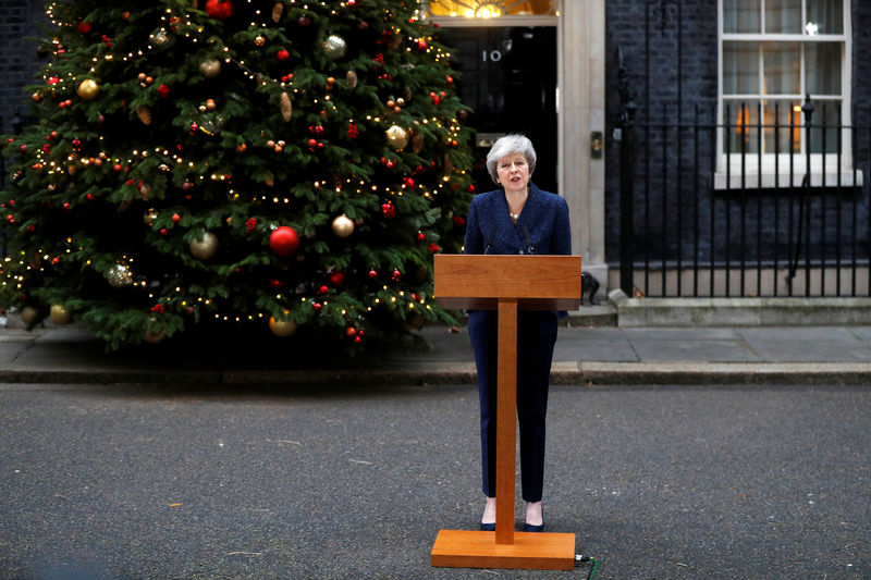 © Reuters. كيف يتم الاقتراع على سحب الثقة من رئيسة وزراء بريطانيا؟