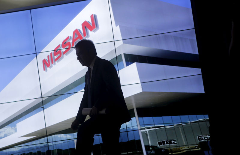 © Reuters. FILE PHOTO: Ghosn, CEO of the Renault-Nissan Alliance arrives to a news conference in Rio de Janeiro