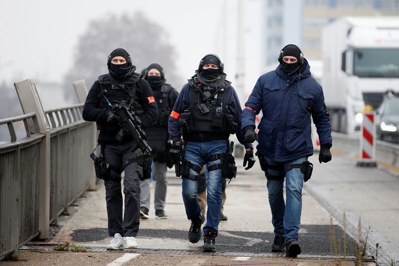 © Reuters. ممثل الادعاء بباريس: المشتبه به في هجوم ستراسبورج كان يصيح "الله اكبر" أثناء الهجوم