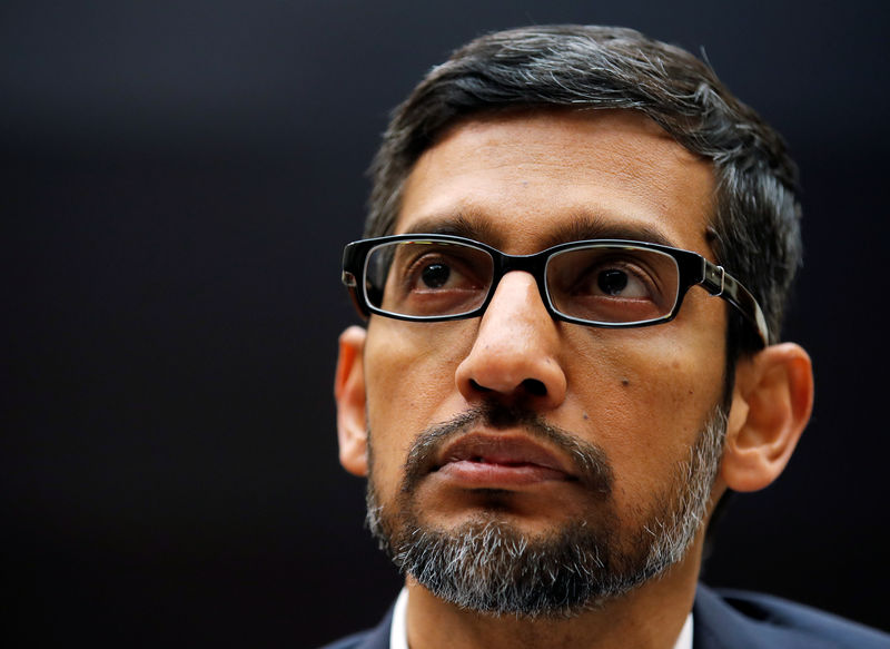 © Reuters. Presidente-executivo do Google, Sundar Pichai, durante depoimento ao Congresso norte-americano em Washington, Estados Unidos