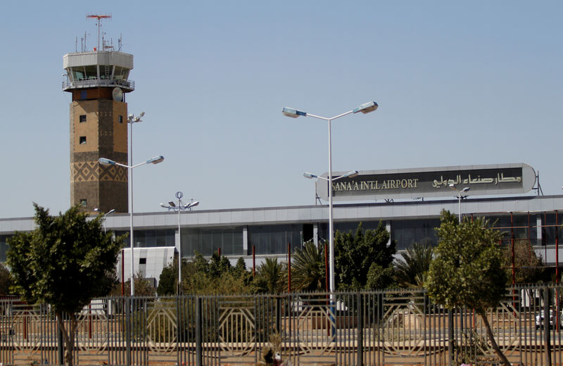 © Reuters. مصادر: الأطراف المتحاربة في اليمن تتفق على إعادة فتح مطار صنعاء