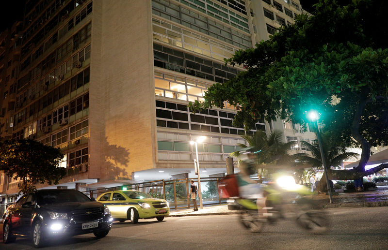 © Reuters. FILE PHOTO: The building in which an apartment containing items belonging to Ghosn is pictured in Rio de Janeiro, Brazil