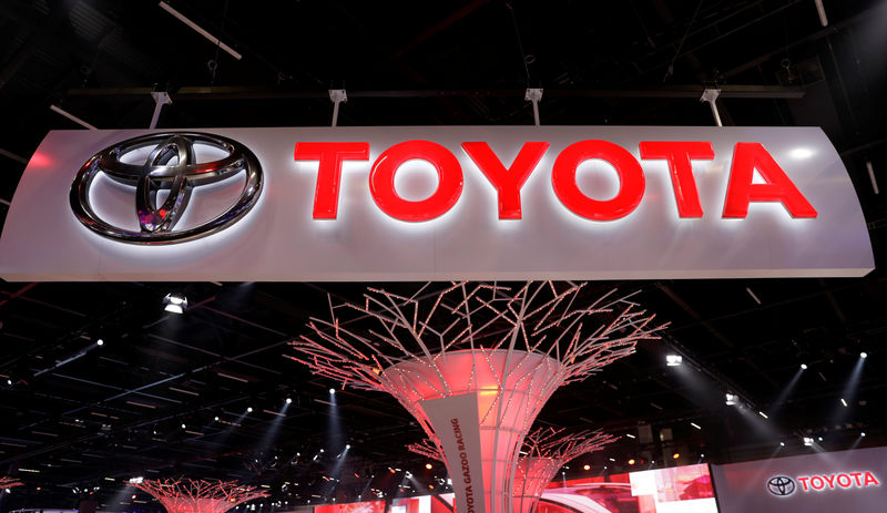 © Reuters. FILE PHOTO - The Toyota logo is pictured during the media day of the  Salao do Automovel International Auto Show in Sao Paulo