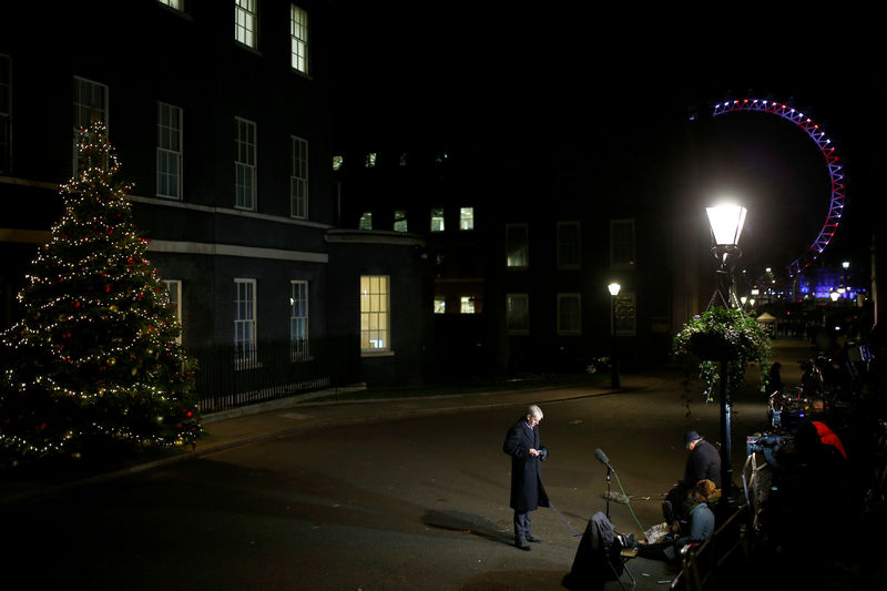 © Reuters. Members of the media wait in Downing Street after a vote of no confidence in Britain's Prime Minister Theresa May, by Conservative MPs, in London