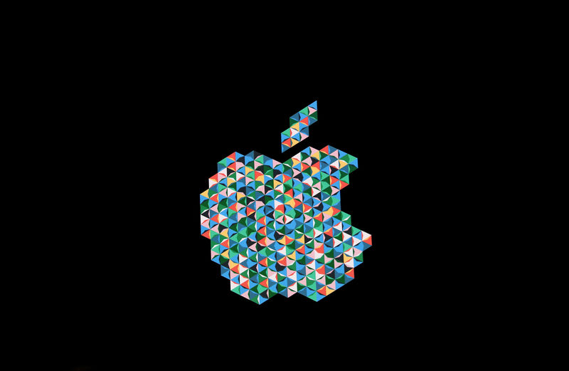 © Reuters. The Apple logo is shown during an Apple launch event in the Brooklyn borough of New York