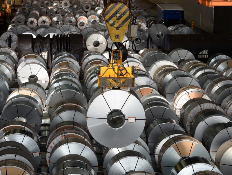 © Reuters. Steel rolls are pictured at the plant of German steel company Salzgitter AG in Salzgitter