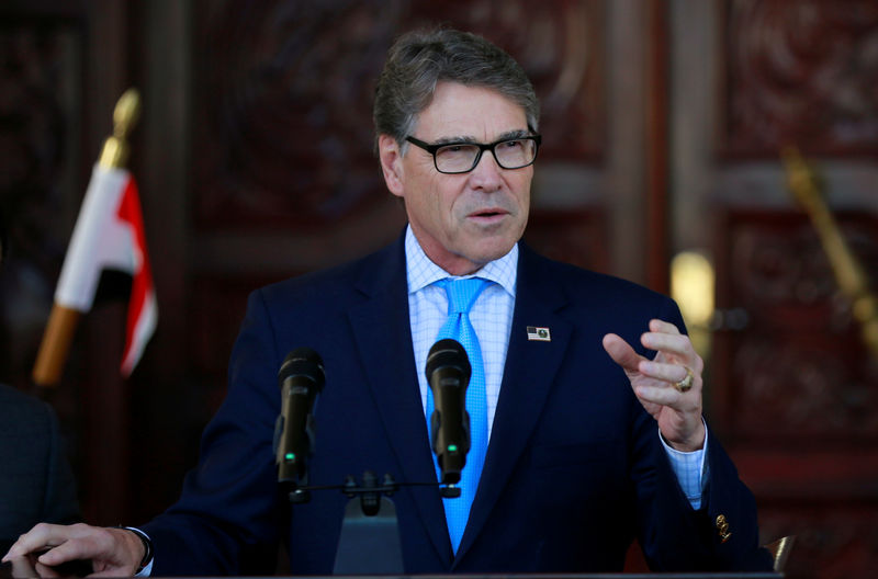 © Reuters. FILE PHOTO: U.S. Energy Secretary Rick Perry attends a news conference after meeting with Iraqi President Barham Salih in Baghdad