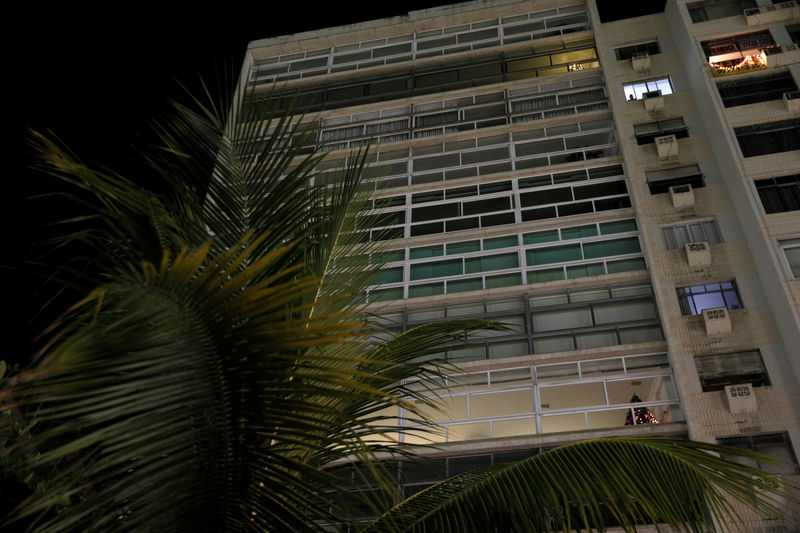 © Reuters. Prédio onde ex-presidente do conselho de administração da Nissan Carlos Ghosn tem apartamento no Rio de Janeiro
