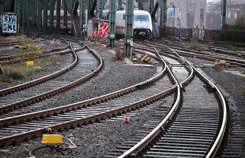© Reuters. German rail workers hold nationwide strike