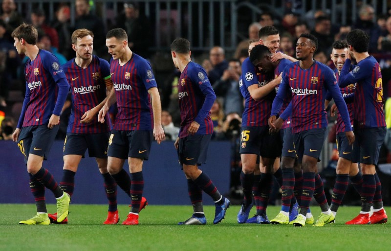 © Reuters. El Barça se enfrentará al Levante con Dembélé en el centro de atención