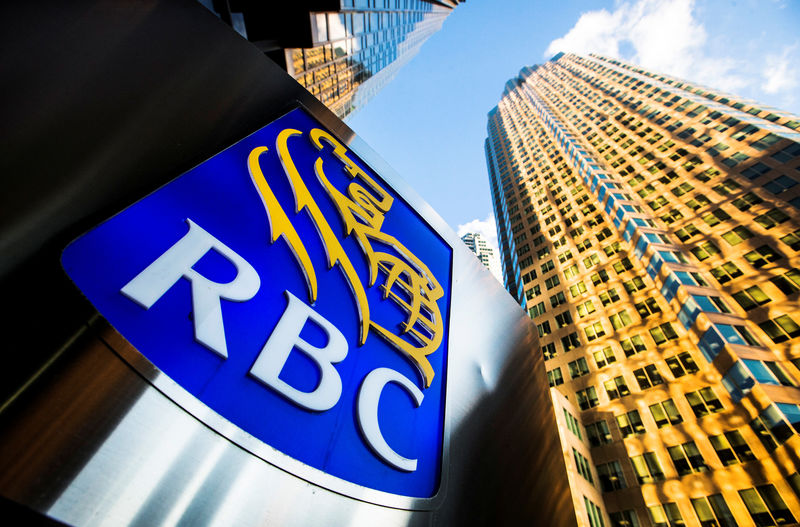 © Reuters. FILE PHOTO: A Royal Bank of Canada logo is seen on Bay Street in the heart of the financial district in Toronto