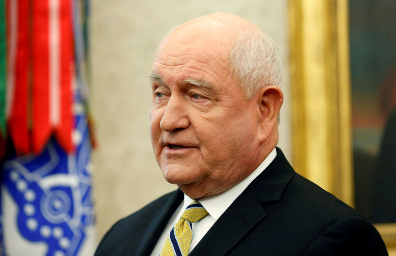 © Reuters. FILE PHOTO: U.S. Secretary of Agriculture Sonny Perdue speaks during an event in the Oval Office of the White House in Washington