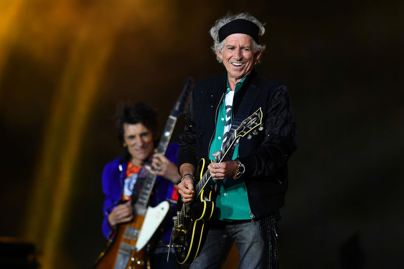 © Reuters. Keith Richards durante show dos Rolling Stones em Londres