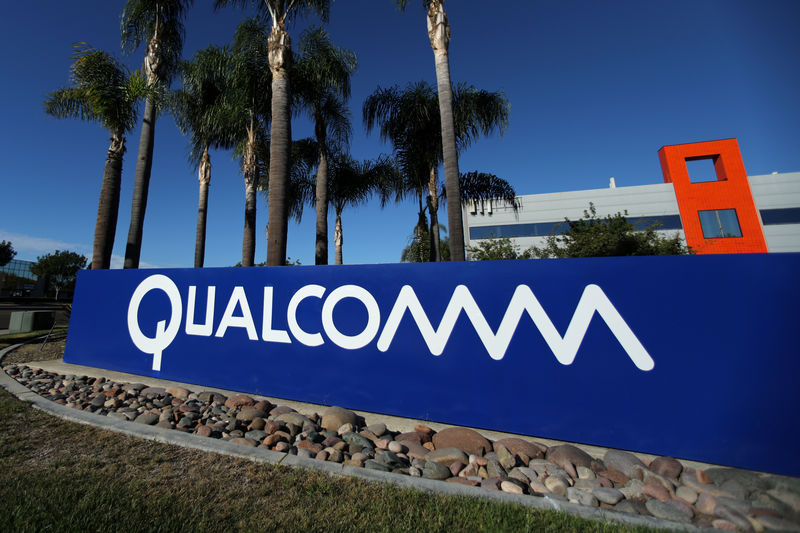 © Reuters. A building on the Qualcomm campus is seen, as chip maker Broadcom Ltd announced an unsolicited bid to buy peer Qualcomm Inc for $103 billion, in San Diego