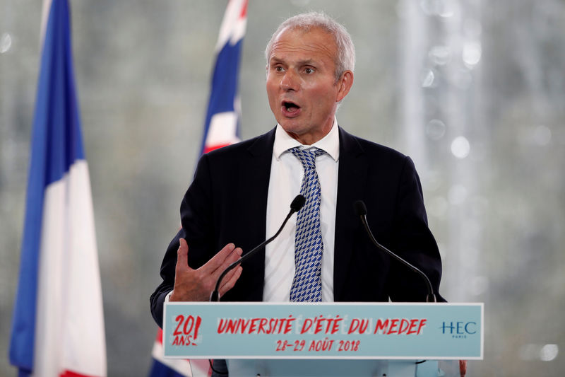 © Reuters. FILE PHOTO:  Britain's Minister for the Cabinet Office David Lidington delivers a speech during the MEDEF union summer forum on the campus of the HEC School of Management in Jouy-en-Josas